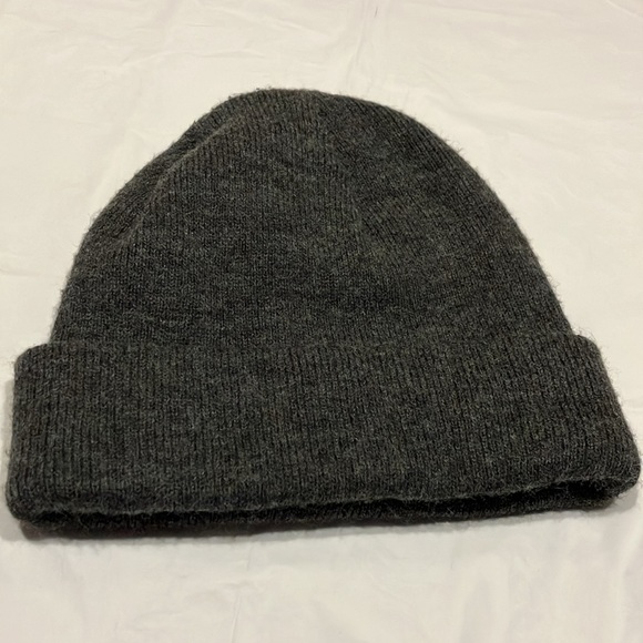 EUC Sz Y Carhartt dark gray heather beanie tobaggon hat - Picture 2 of 6